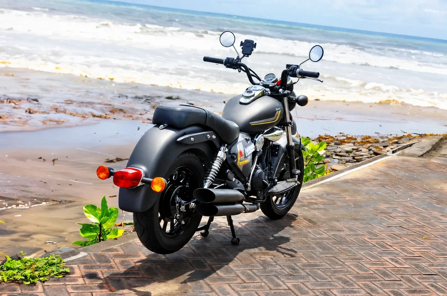 Black-and-chrome Benelli Motobi 200 Evo cruiser with round headlamp, low bench seat, long exhausts and side bags