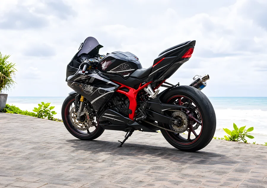 Honda CBR250RR Kabuki Limited Edition พร้อมอาร์ตเวิร์คคาบูกิสีดำ กรอบสีแดง และเน้นล้อสีแดง
